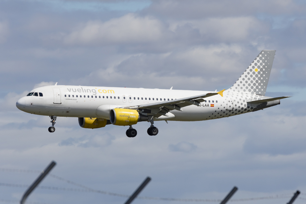 Vueling, EC-LAA, Airbus, A320-214, 17.09.2015, TLS, Toulouse, France




