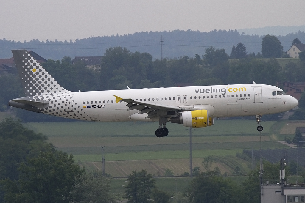 Vueling, EC-LAB, Airbus, A320-214, 24.05.2015, ZRH, Zürich, Switzerland 



