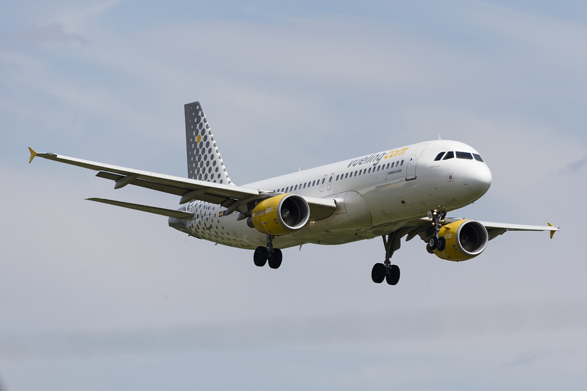 Vueling, EC-LML, Airbus, A320-214, 18.05.2016, BSL, Basel, Switzerland 



