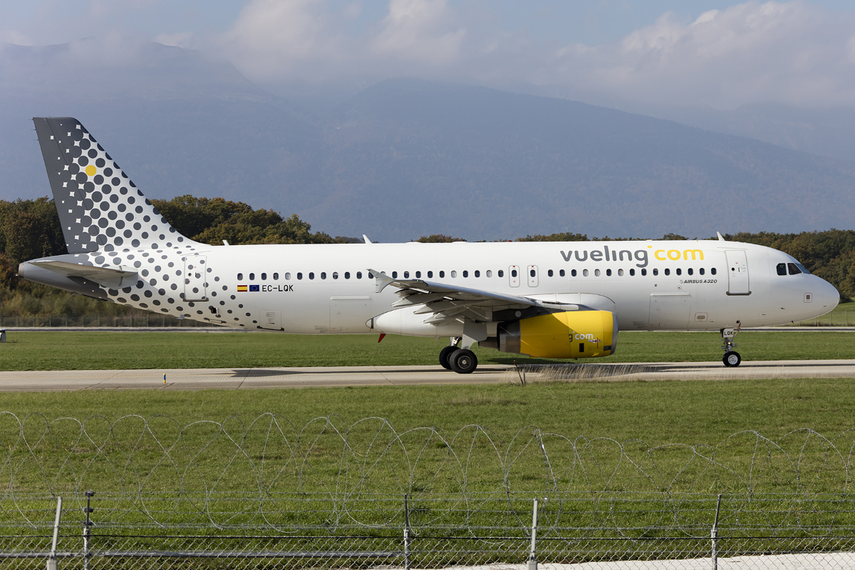 Vueling, EC-LQK, Airbus, A320-232, 17.10.2015, GVA, Geneve, Switzerland 




