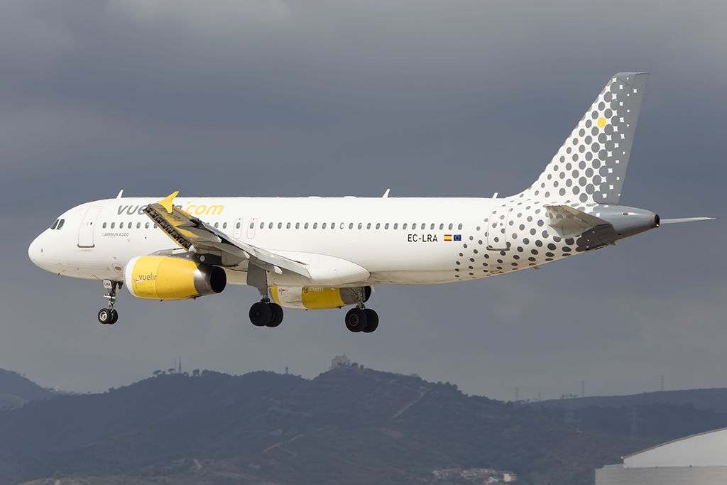 Vueling, EC-LRA, Airbus, A320-232, 26.09.2015, BCN, Barcelona, Spain 




