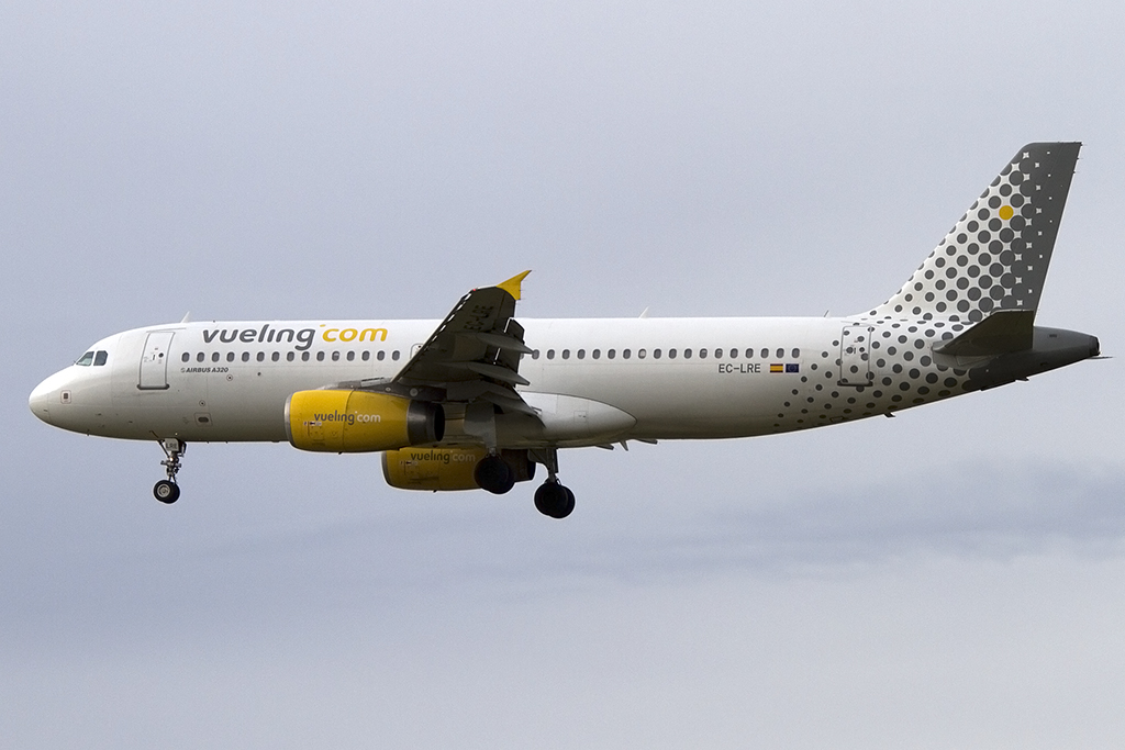 Vueling, EC-LRE, Airbus, A320-232, 06.01.2014, LYS, Lyon, France 





