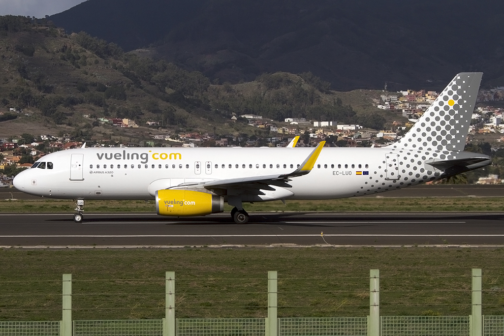 Vueling, EC-LUN, Airbus, A320-232, 18.11.2013, TFN, Teneriffa-Nord, Spain




