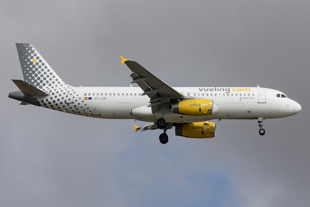 Vueling, EC-LUN, Airbus, A320-232, 20.09.2015, BCN, Barcelona, Spain 