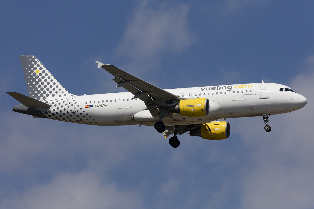 Vueling, EC-LVA, Airbus, A320-214, 20.09.2015, BCN, Barcelona, Spain 


