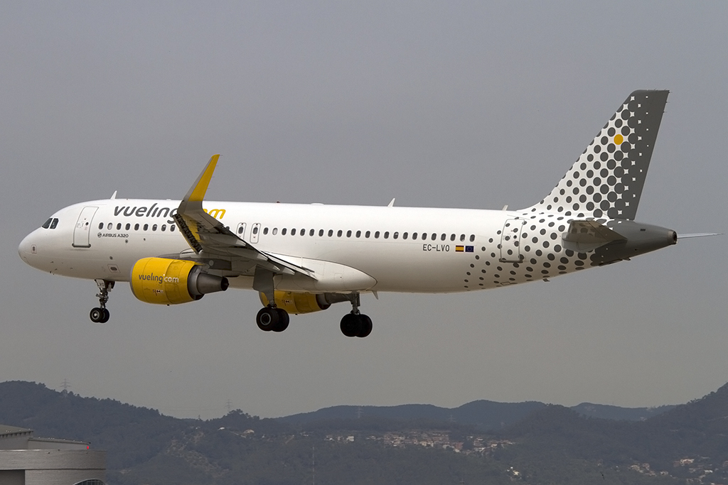 Vueling, EC-LVO, Airbus, A320-214, 27.05.2014, BCN, Barcelona, Spain 



