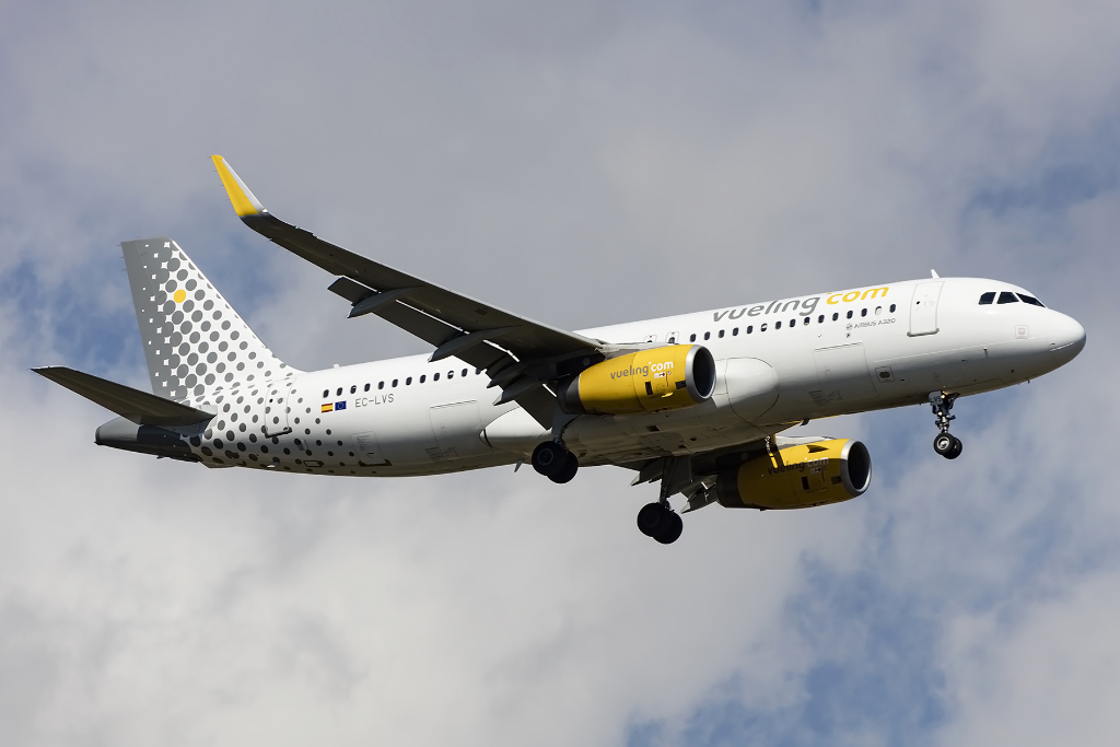 Vueling, EC-LVS, Airbus, A320-232, 20.09.2015, BCN, Barcelona, Spain 



