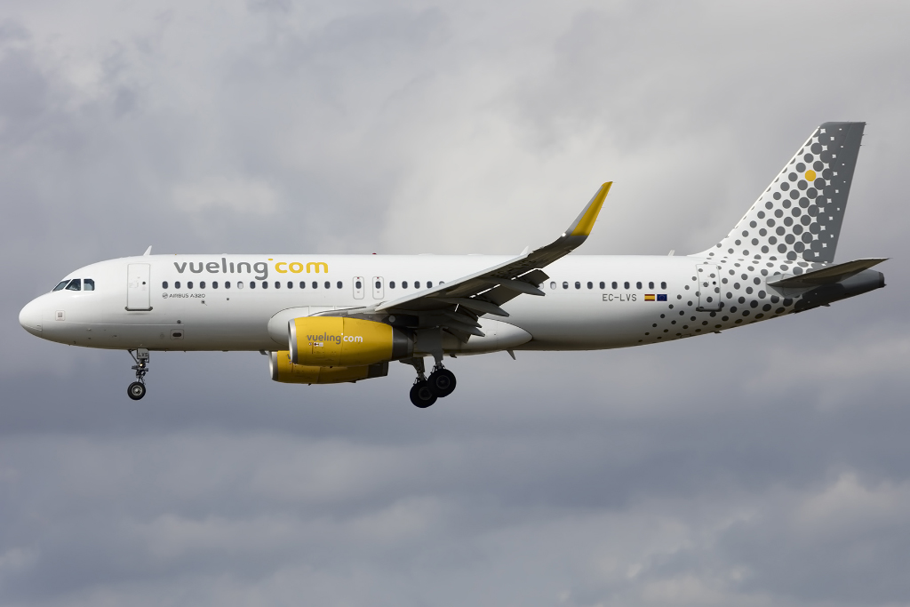 Vueling, EC-LVS, Airbus, A320-232, 26.09.2015, BCN, Barcelona, Spain 



