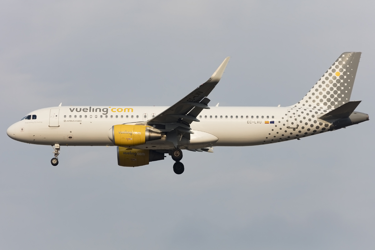 Vueling, EC-LVU, Airbus, A320-214, 25.03.2016, MXP, Mailand, Italy


