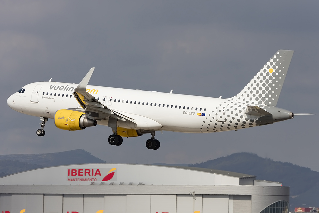 Vueling, EC-LVU, Airbus, A320-214, 26.09.2015, BCN, Barcelona, Spain 




