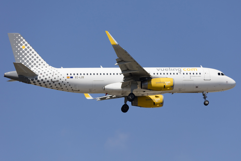 Vueling, EC-LZE, Airbus, A320-232, 20.09.2015, BCN, Barcelona, Spain 



