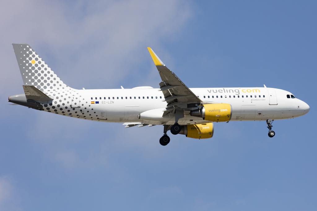 Vueling, EC-LZN, Airbus, A320-214, 20.09.2015, BCN, Barcelona, Spain 


