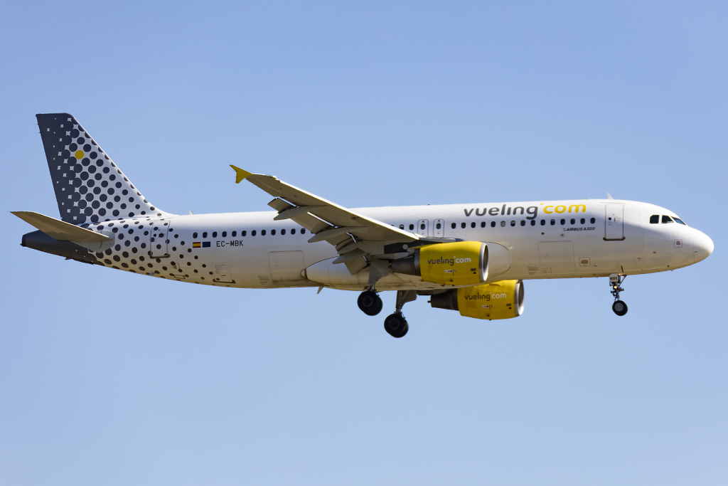 Vueling, EC-MBK, Airbus, A320-214, 20.09.2015, BCN, Barcelona, Spain


