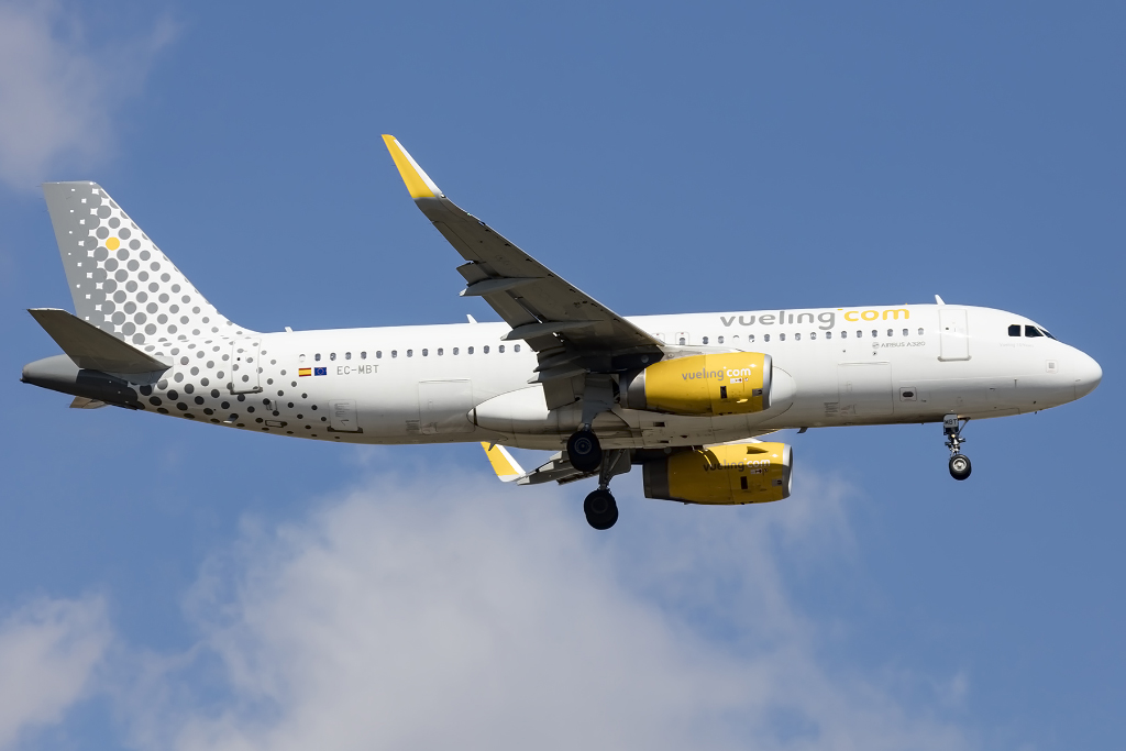 Vueling, EC-MBT, Airbus, A320-232, 20.09.2015, BCN, Barcelona, Spain 





