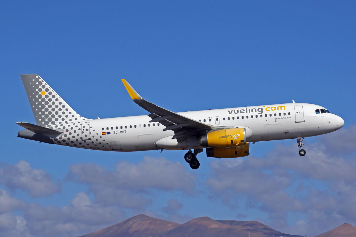 Vueling, EC-MBT, Airbus A320-232, msn: 6128,  Vueling 10 Years , 02.Juni 2022, ACE Lanzarote, Spain.
