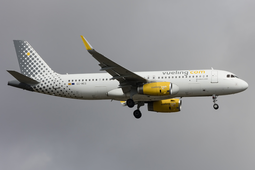 Vueling, EC-MES, Airbus, A320-232, 20.09.2015, BCN, Barcelona, Spain



