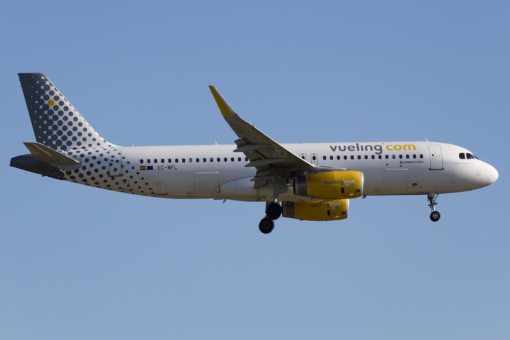 Vueling, EC-MFL, Airbus, A320-232, 20.09.2015, BCN, Barcelona, Spain 



