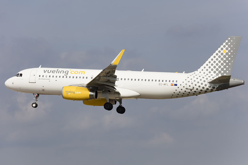 Vueling, EC-MFL, Airbus, A320-232, 26.09.2015, BCN, Barcelona, Spain 




