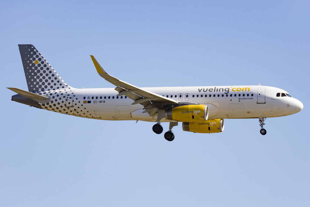 Vueling, EC-MFM, Airbus, A320-232, 20.09.2015, BCN, Barcelona, Spain 


