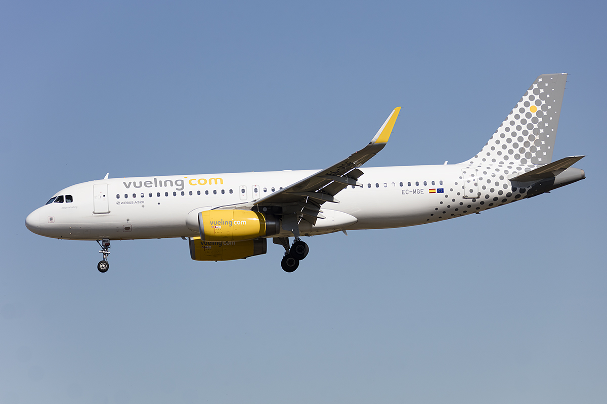 Vueling, EC-MGE, Airbus, A320-232, 13.09.2017, BCN, Barcelona, Spain 


