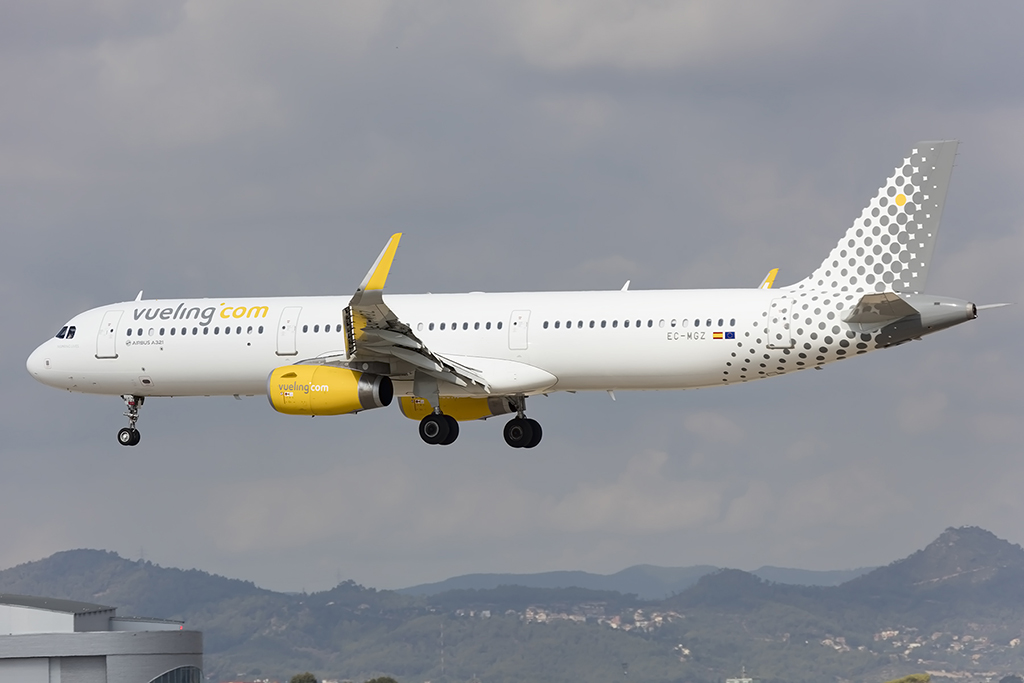 Vueling, EC-MGZ, Airbus, A321-231, 26.09.2015, BCN, Barcelona, Spain



