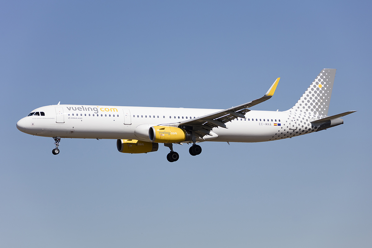 Vueling, EC-MHA, Airbus, A321-231, 13.09.2017, BCN, Barcelona, Spain 




