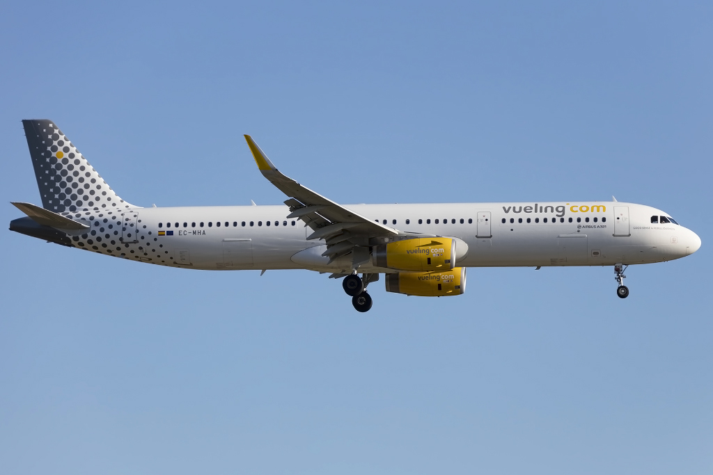 Vueling, EC-MHA, Airbus, A321-231, 20.09.2015, BCN, Barcelona, Spain 



