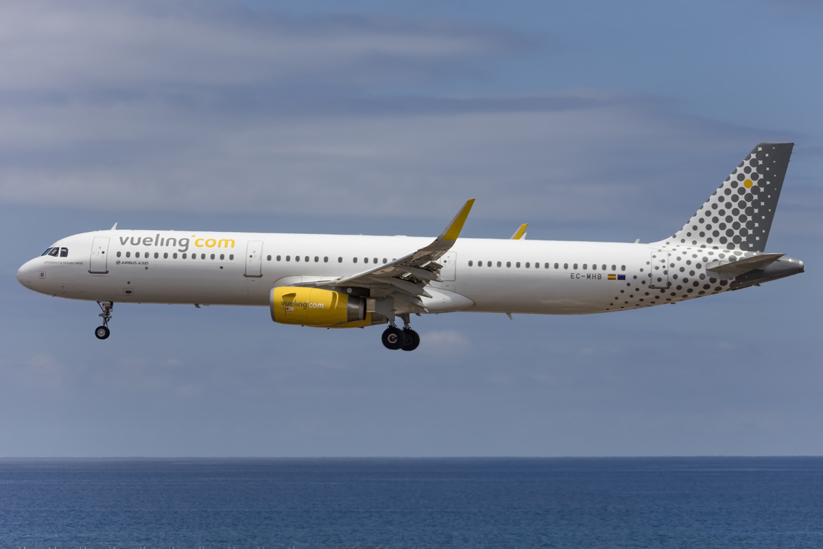 Vueling, EC-MHB, Airbus, A321-231, 17.04.2016, ACE, Arrecife, Spain



