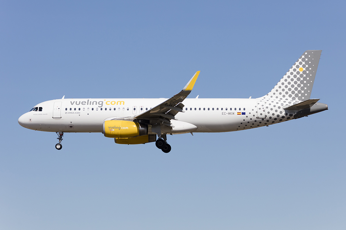 Vueling, EC-MKM, Airbus, A320-232, 10.09.2017, BCN, Barcelona, Spain 

