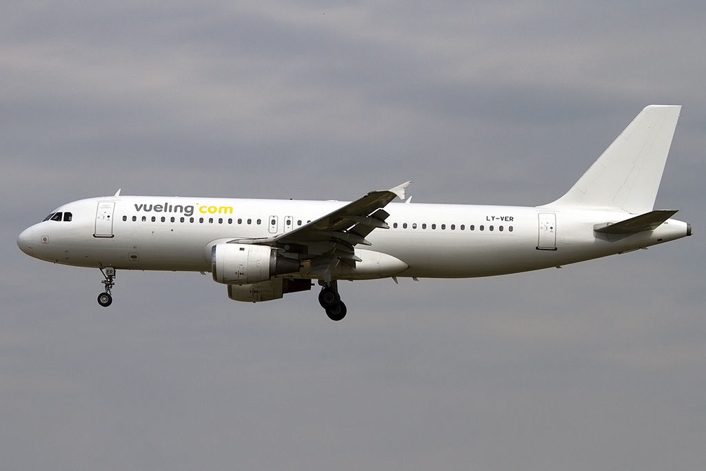 Vueling, LY-VER, Airbus, A320-212, 02.06.2014, BCN, Barcelona, Spain 



