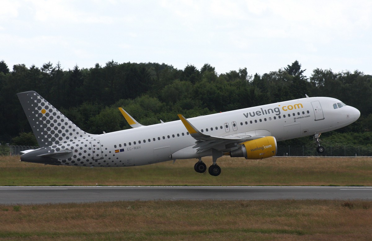 Vueling,EC-MAH,(c/n 6039),Airbus A320-214(SL),21.06.2014,HAM-EDDH,Hamburg,Germany