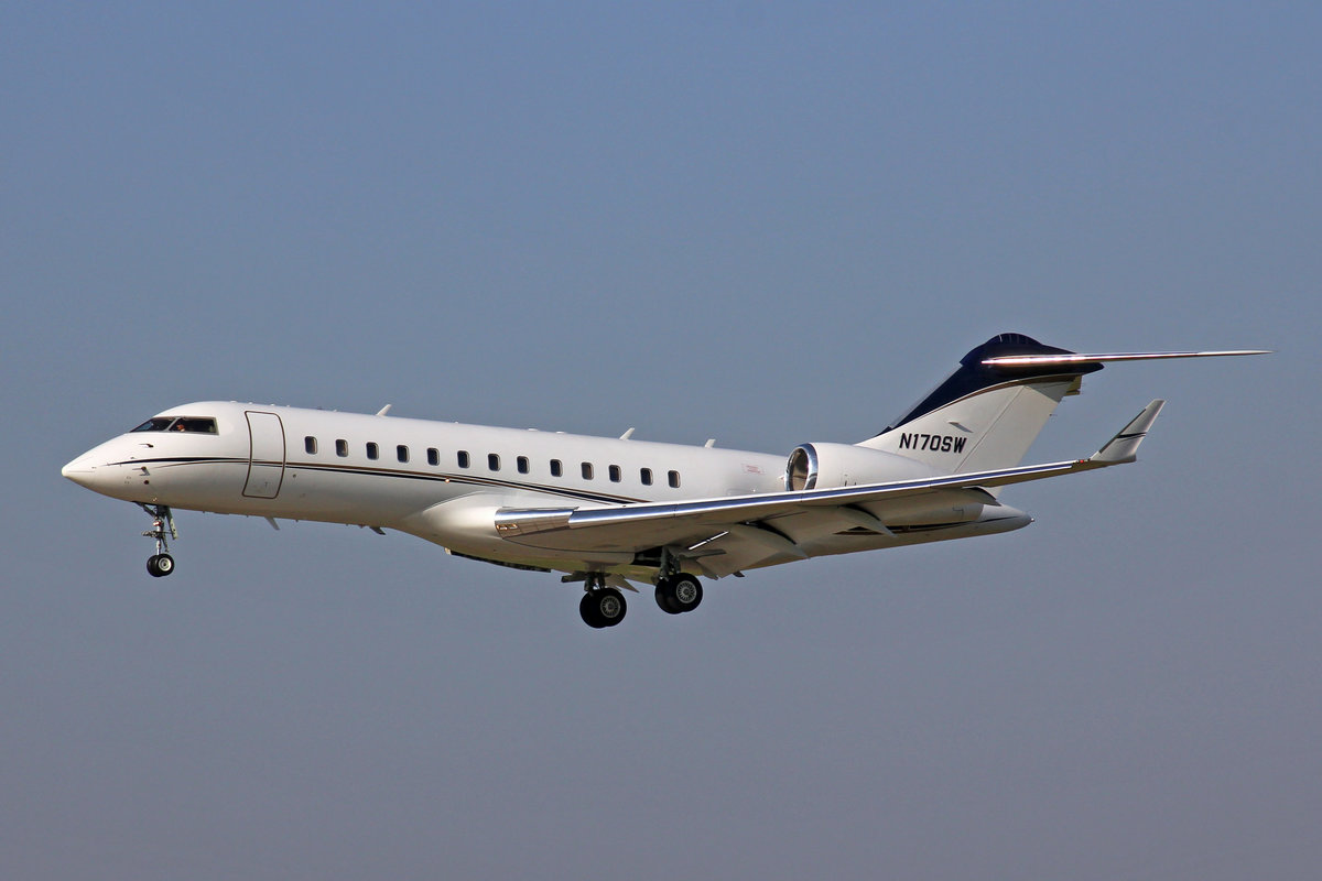 Wal-Mart Stores, N170SW, Bombardier Global Express 5000, 13.September 2016, ZRH Zürich, Switzerland.