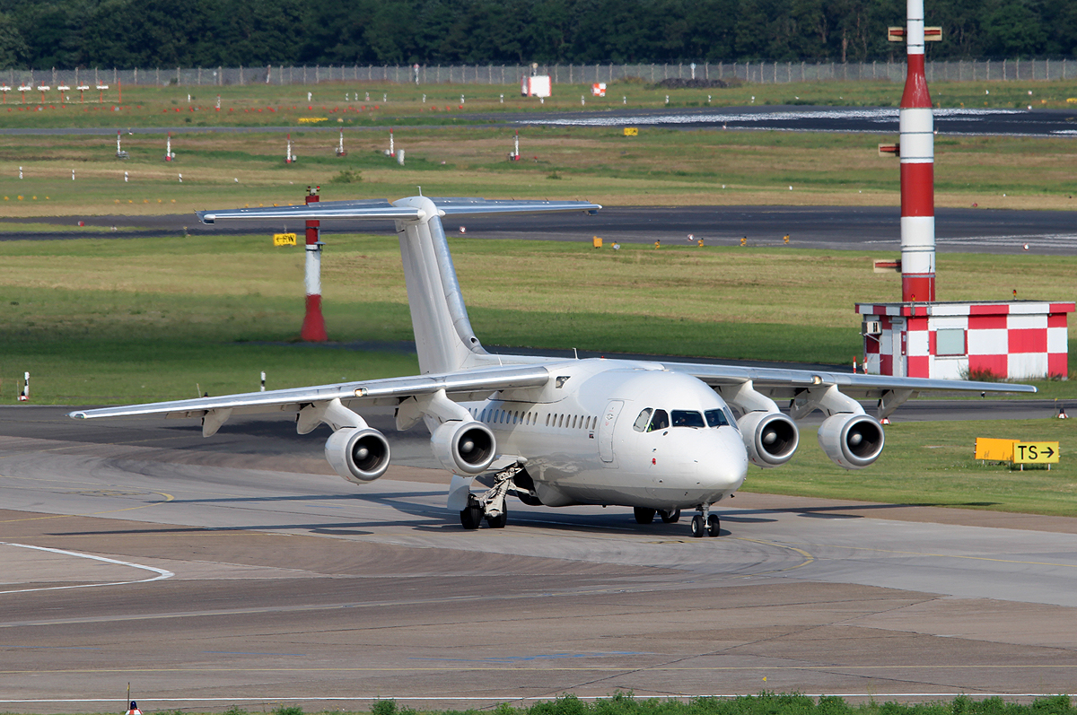 WDL Aviation BAe-146-200 D-AMGL bei der Ankunft in Berlin-Tegel am 06.07.2013
