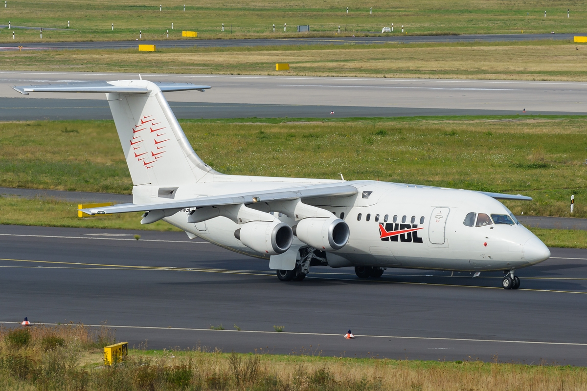 WDL Aviation British Aerospace 146-200 D-AMGL am 11.09.2016 in Düsseldorf.