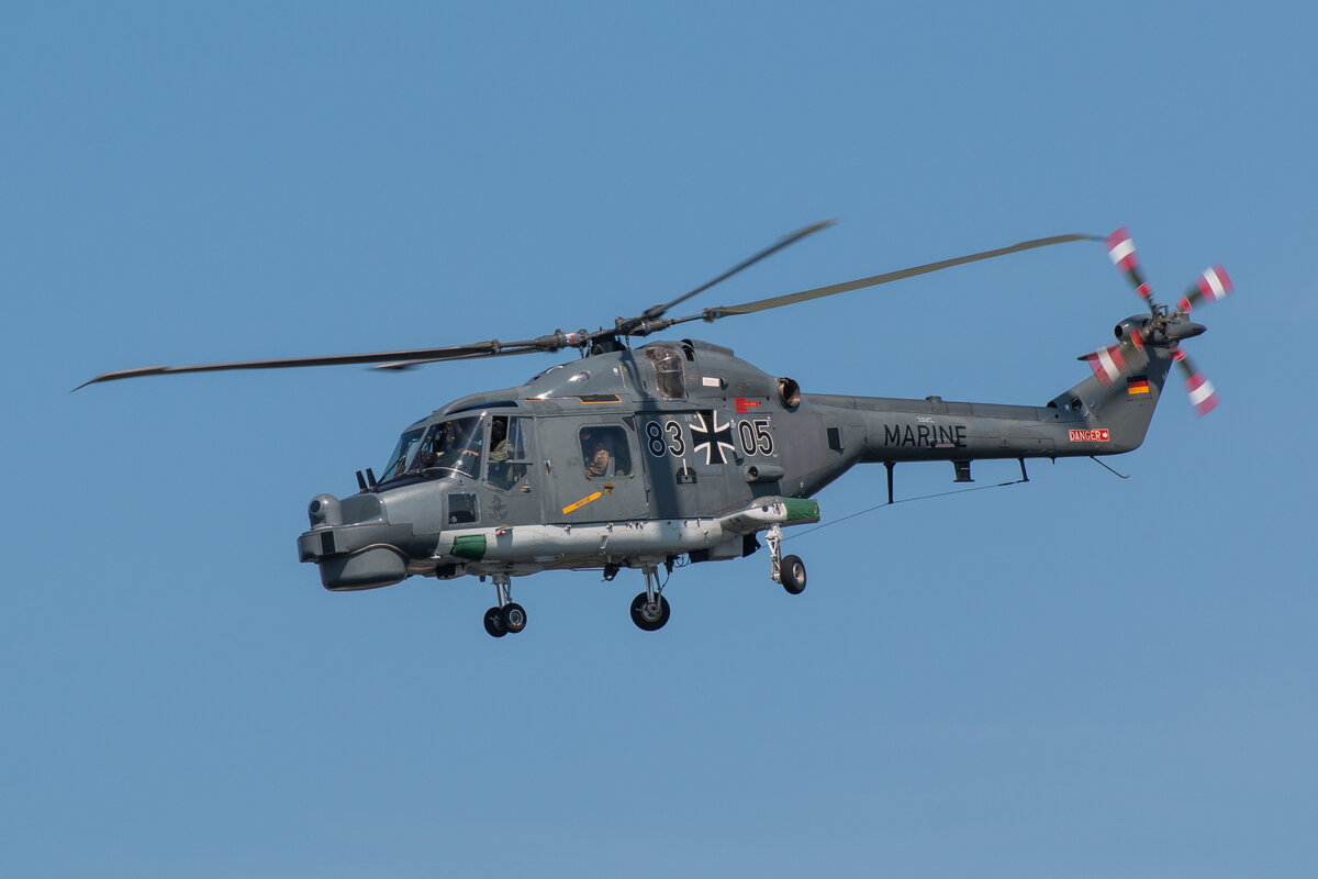 Westland Sea Lynx Mk.88A (83+05) der Deutschen Marine. Flugvorführung zum Tag der offenen Tür im Marinestützpunkt Hohe Düne zur Hansesail. Fotografiert am 14.08.2022. 