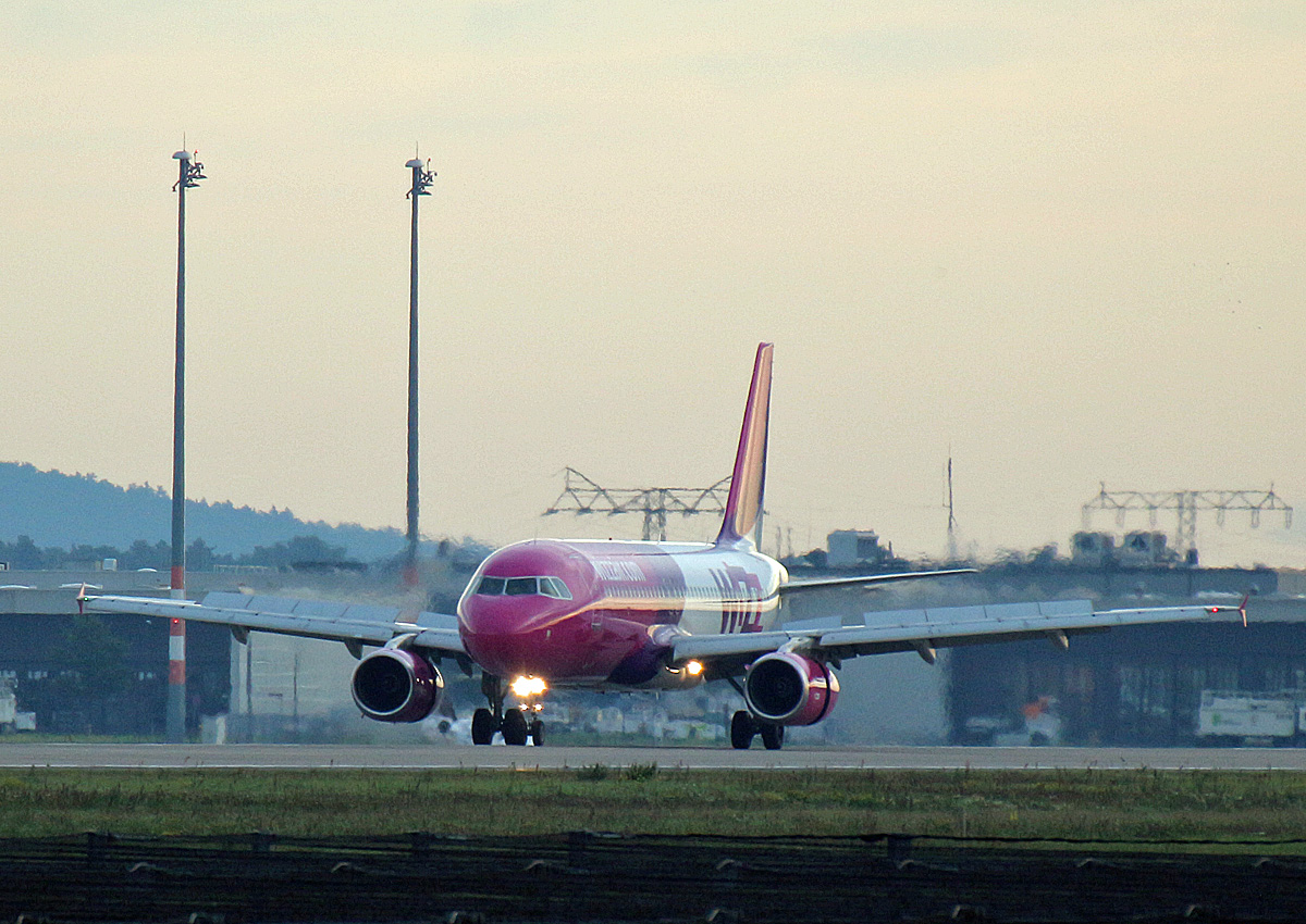Wizz Air, Airbus A 320-232, HA-LWA, BER, 02.10.2021