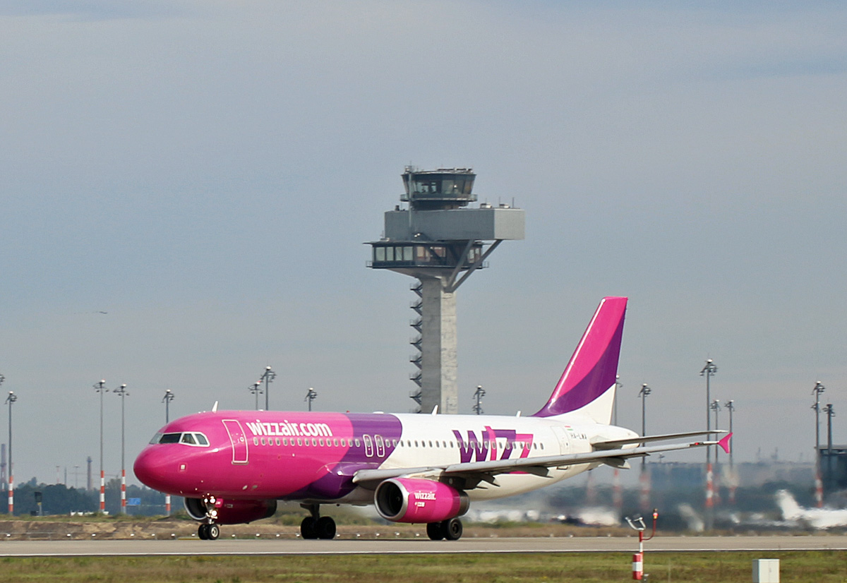 Wizz Air, Airbus A 320-232, HA-LWA, BER, 02.10.2021