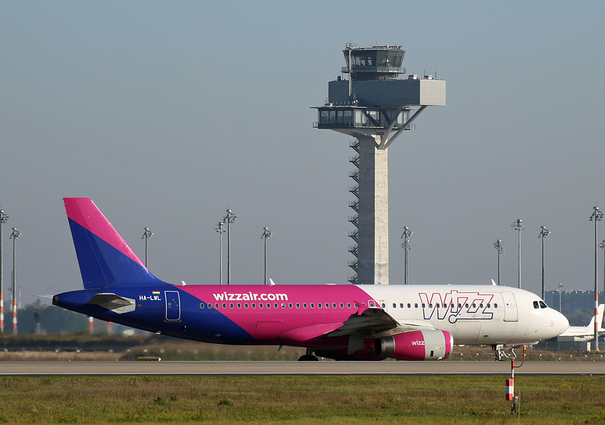 Wizz Air, Airbus A 320-232, HA-LWL, BER, 09.10.2021