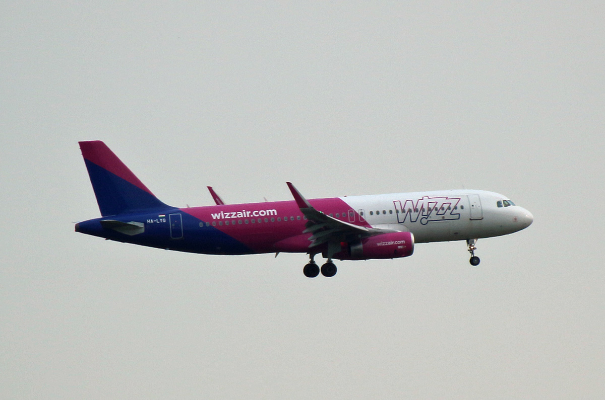 Wizz Air, Airbus A 320-232, HA-LYG, BER, 04.06.2022