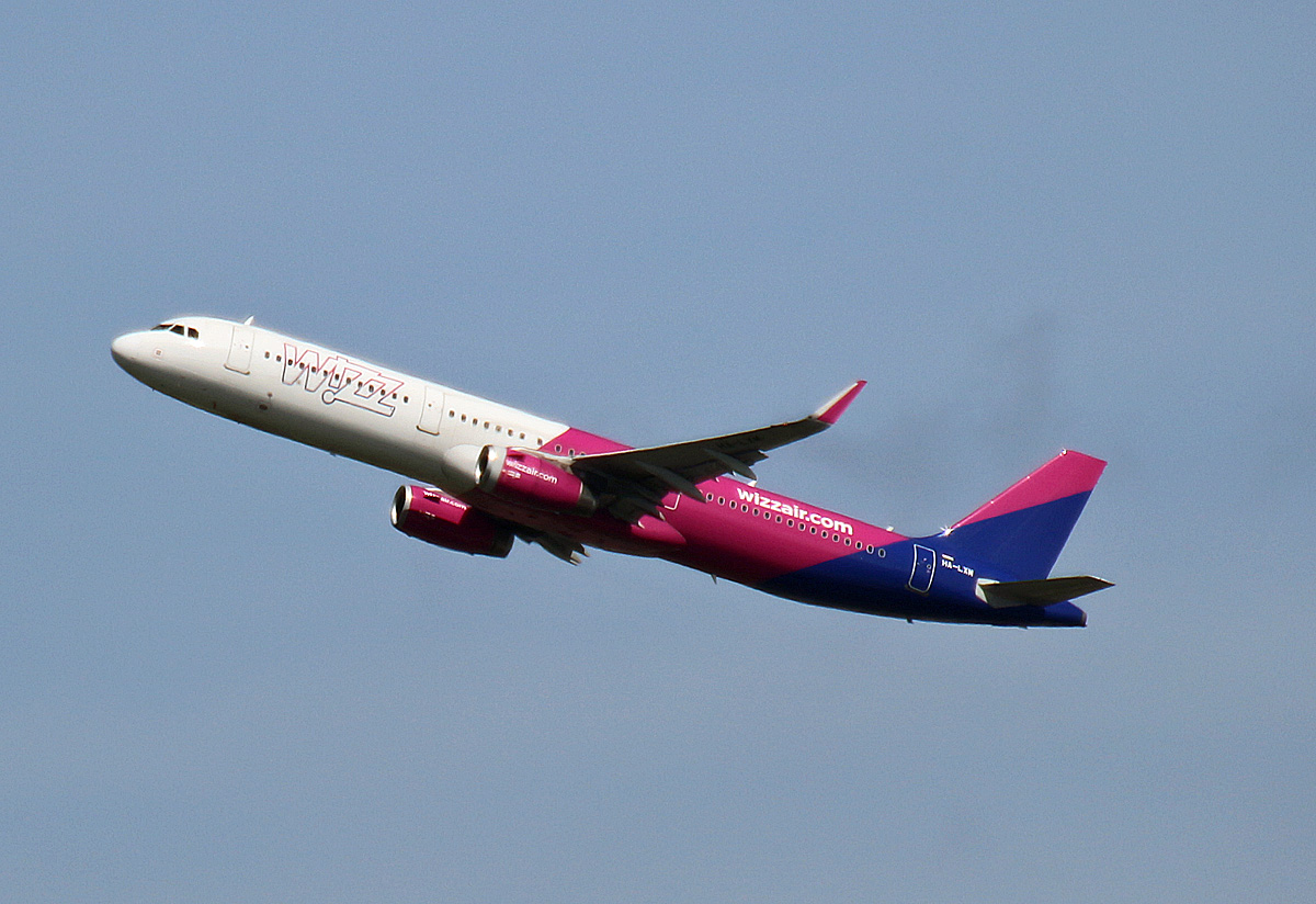 Wizz Air, Airbus A 321-231, HA-LXM, BER, 13.08.2023