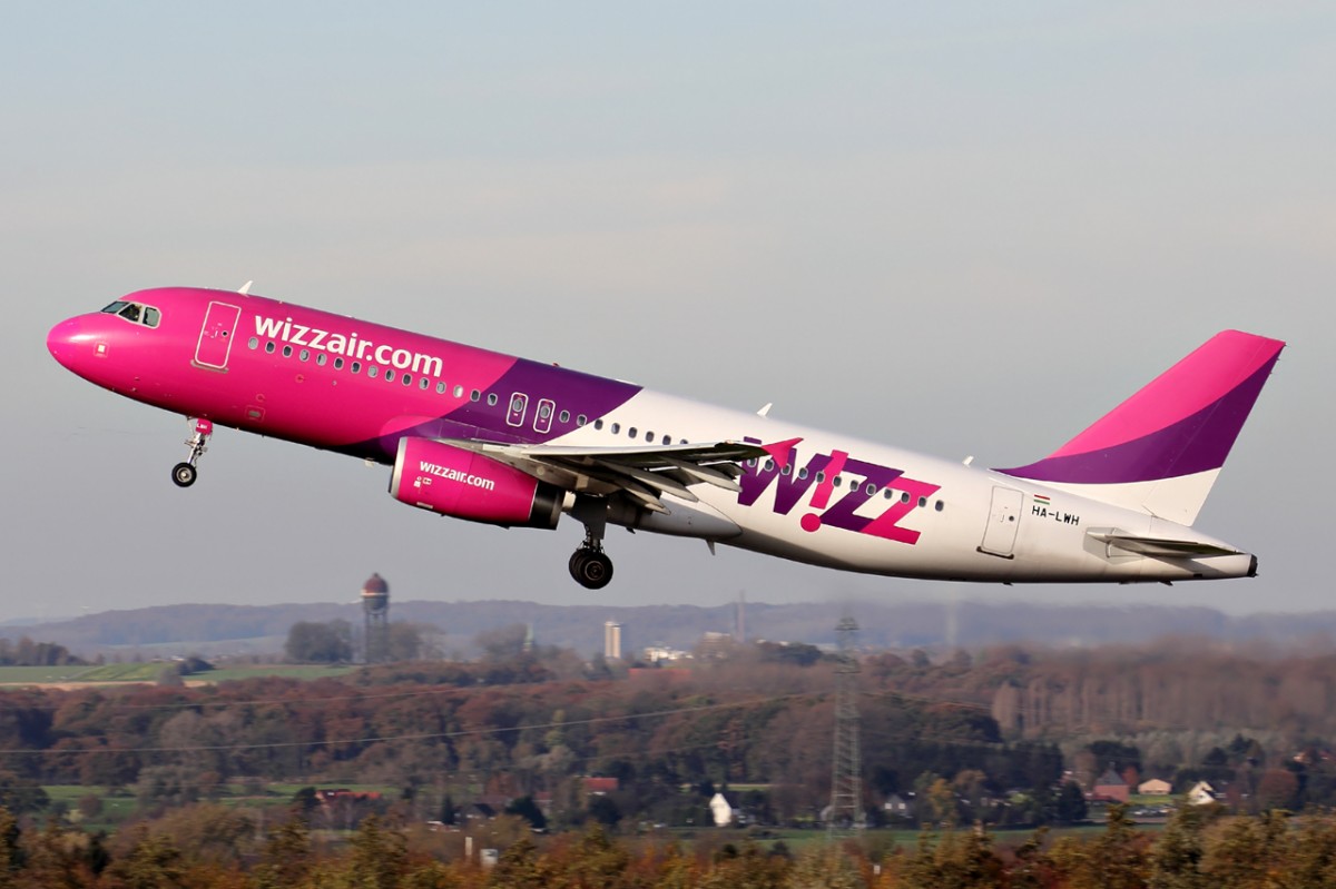 Wizz Air HA-LWH beim Start in Dortmund 9.11.2014