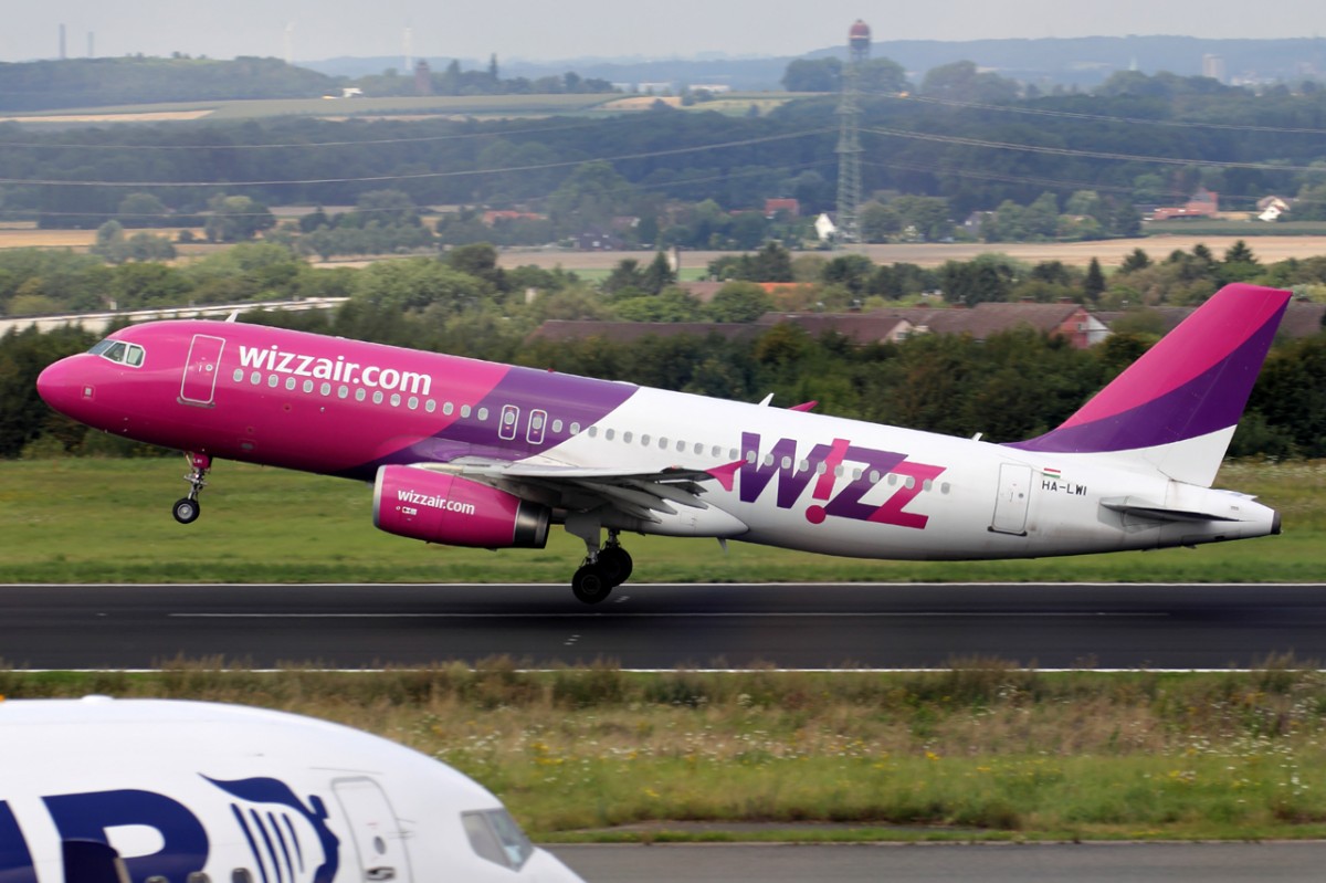 Wizz Air HA-LWI beim Start in Dortmund 3.8.2014