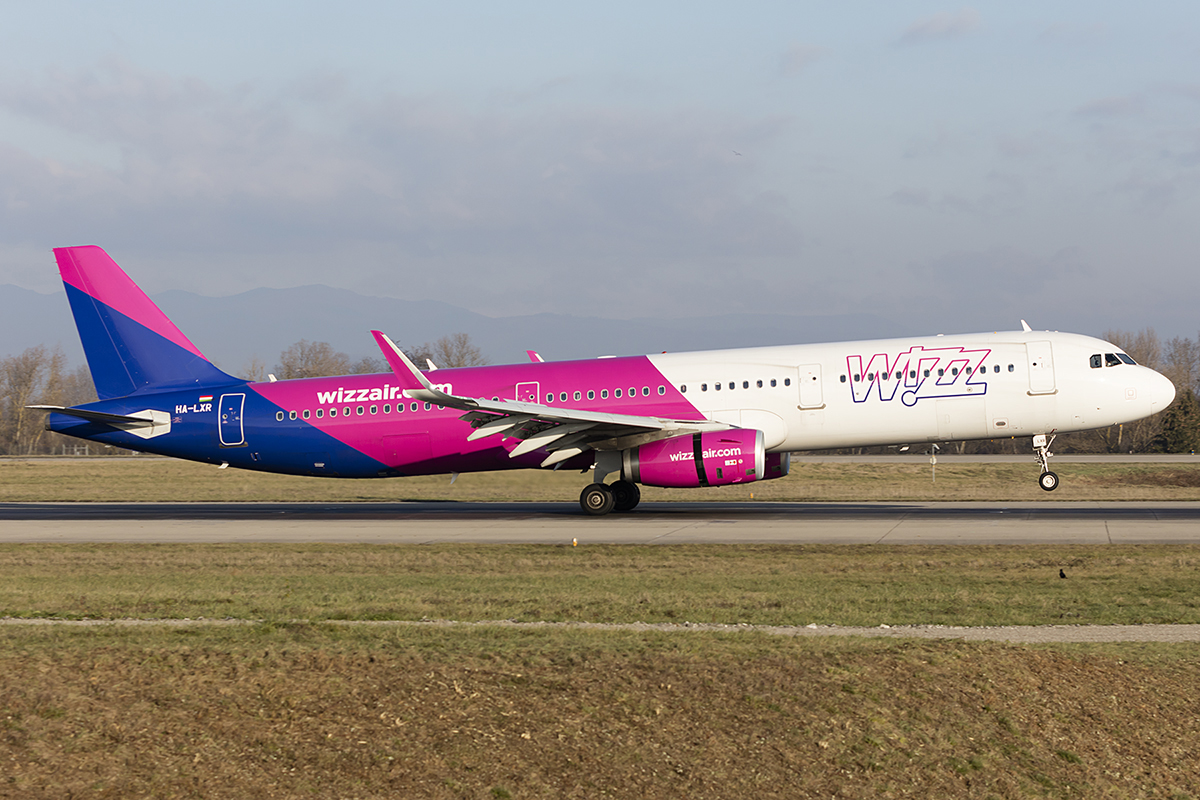 Wizz Air, HA-LXR, Airbus, A321-231, 12.12.2018, BSL, Basel, Switzerland 




