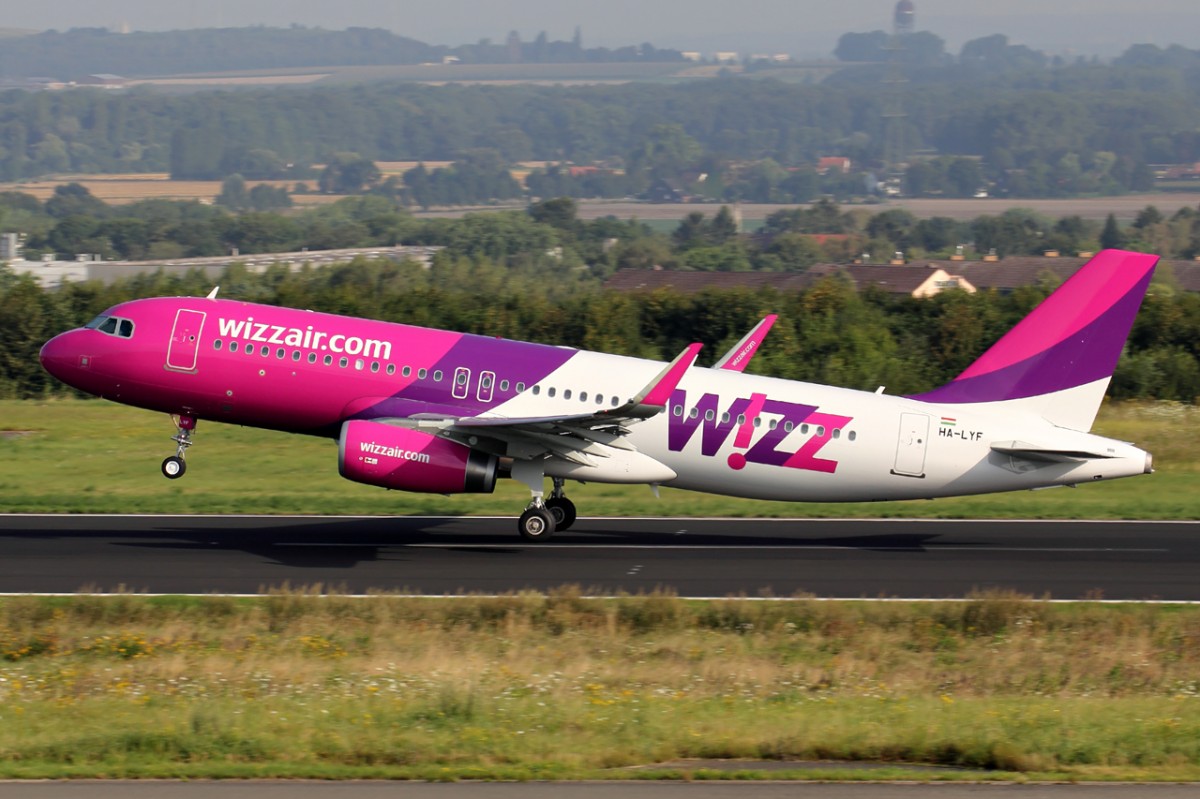Wizz Air HA-LYF beim Start in Dortmund 3.8.2014