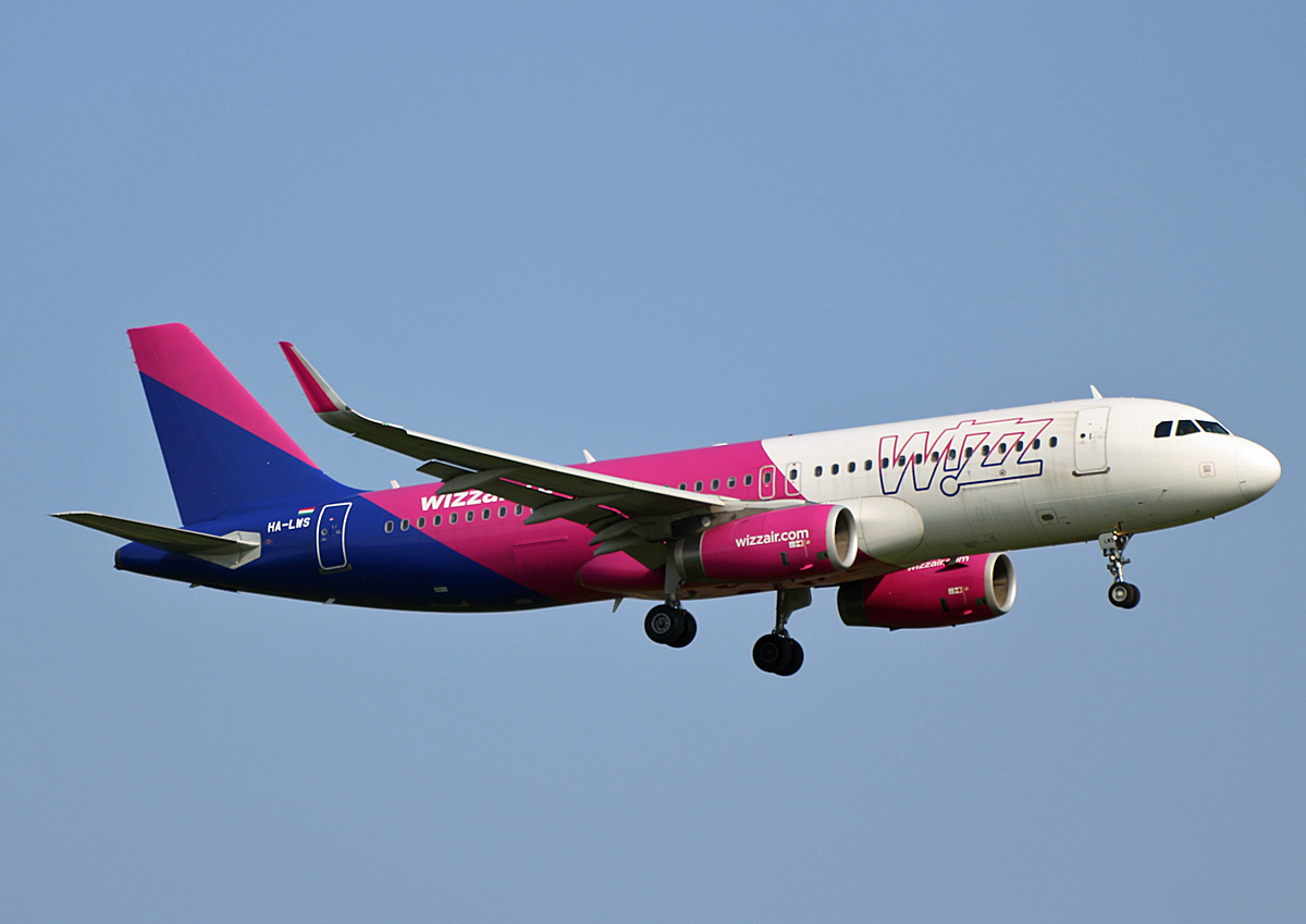 WizzAir, Airbus A 320-232, HA-LWS, BER, 24.07.2021