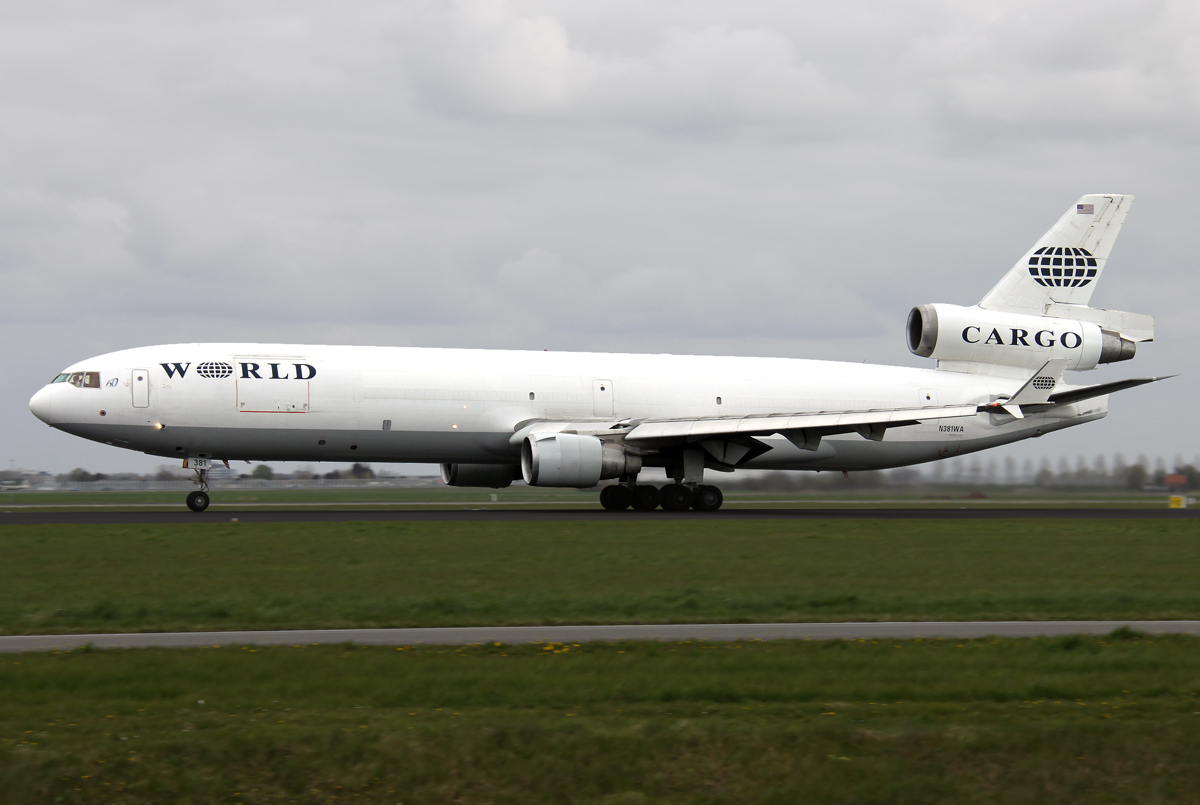 World MD-11F N381WA beim Takeoff auf 36L in AMS / EHAM / Amsterdam am 15.04.2012