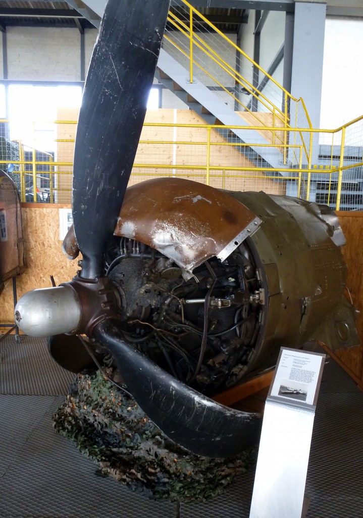 Wrigth-Cyclone GR1820-97, 9-Zyl.-Sternmotor mit 1200PS Startleistung, stammt aus einer Fliegenden Festung B-17G, die am 24.04.1944 ber der Schweiz abgeschossen wurde, steht im Schweizerischen Militrmuseum Full, Jan.2016
