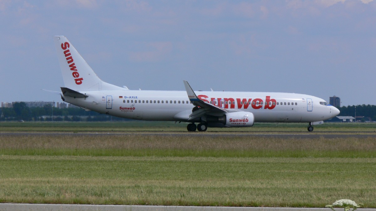 XL Airways D-AXLE Boeing 737-8Q8 am 02.07.2011 in Amsterdam