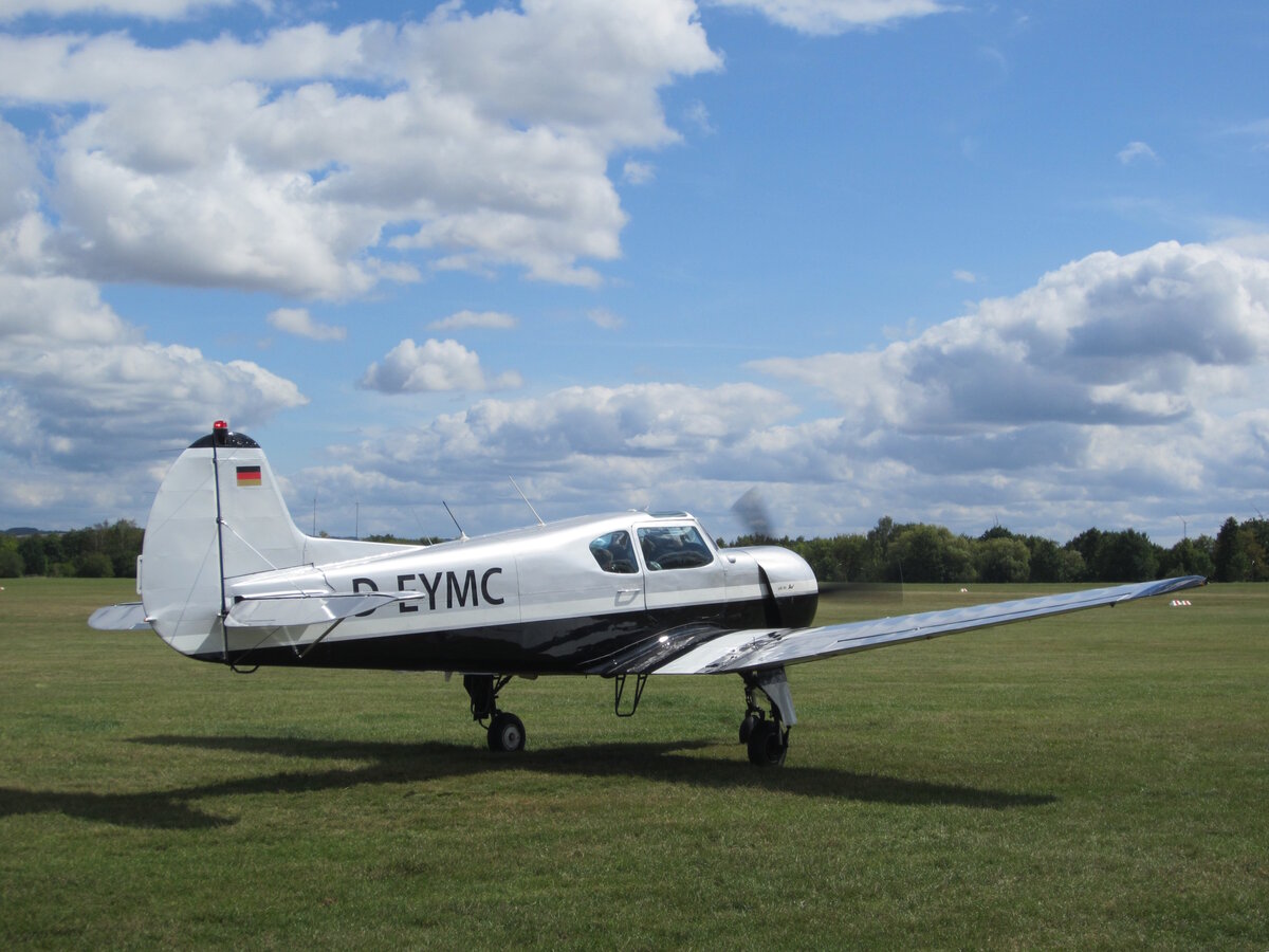 Yak-18T D-EYMC auf dem Flugplatz Zwickau (EDBI) am 23.08.2026.