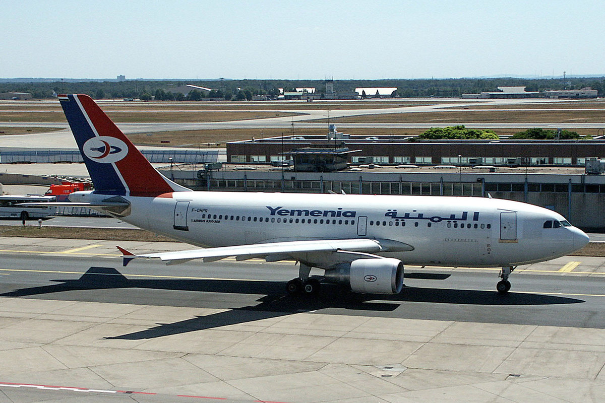 Yemenia, F-OHPR, Airbus A310-324, msn: 702, 19.Juli 2003, FRA Frankfurt, Germany.
